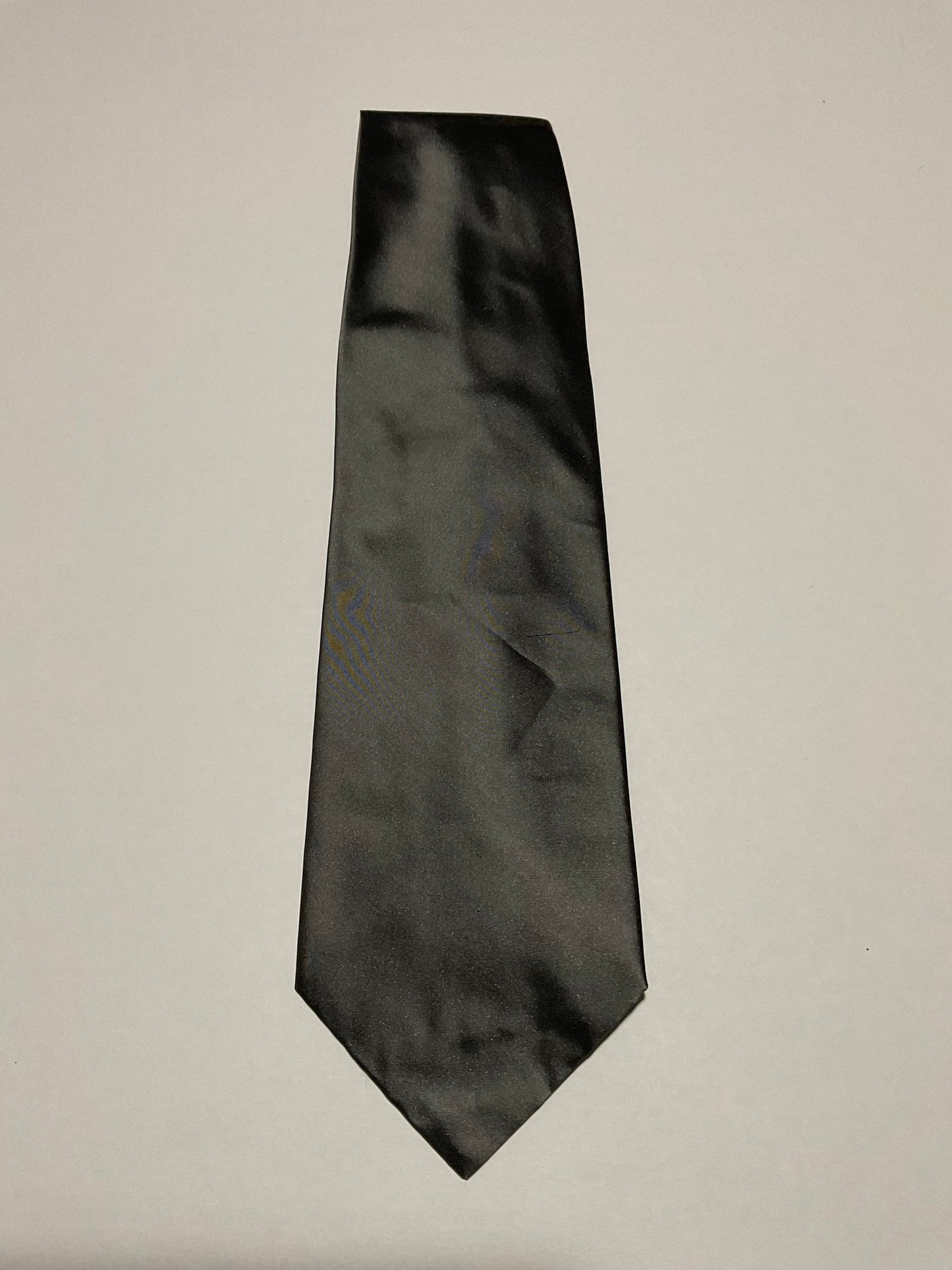 R P TIE / PURE SILK / NEW / APPX. 3 3/4” WIDE / HAND MADE IN ITALY