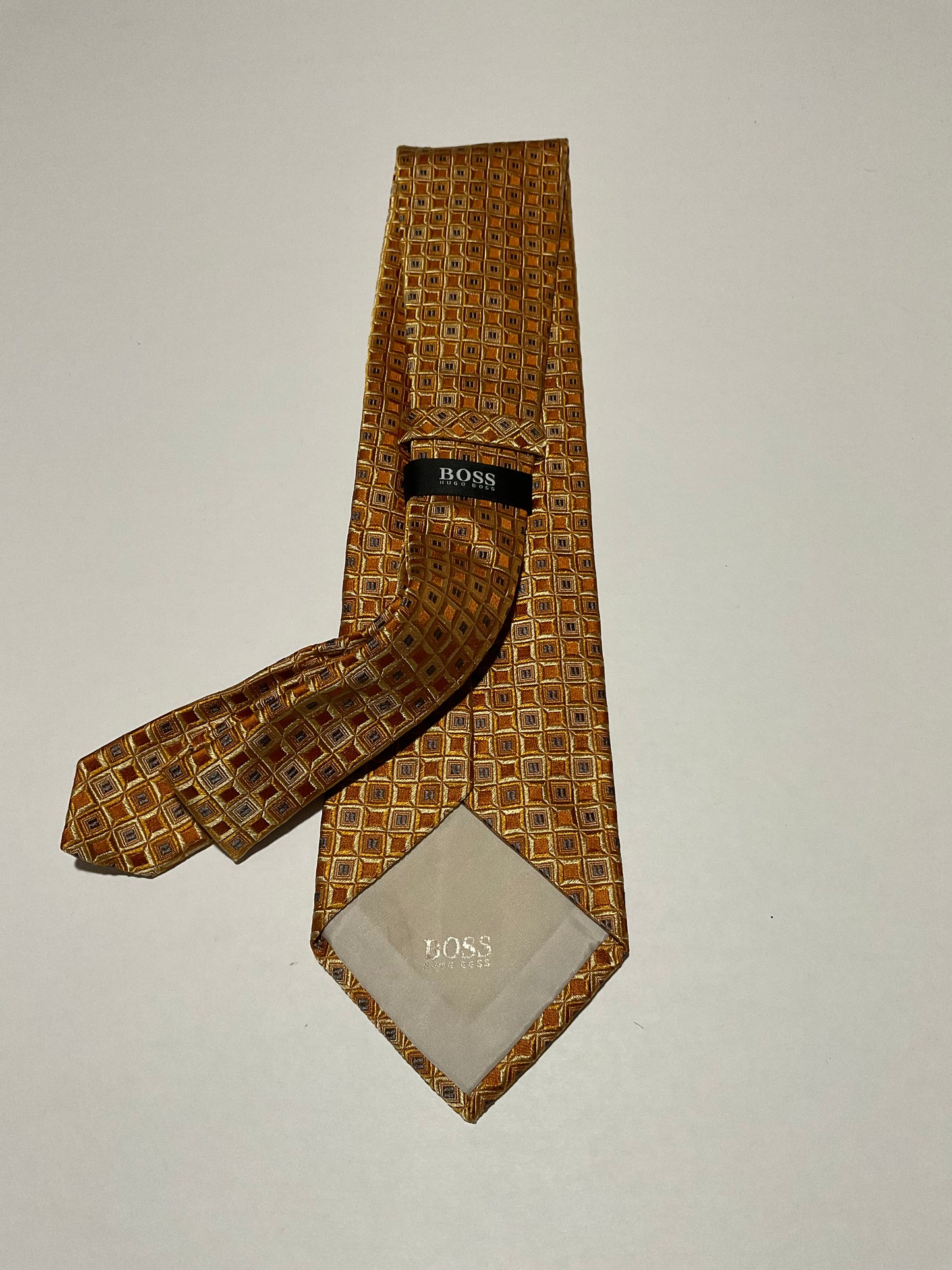 R P TIE / PURE SILK / NEW / APPX. 3 3/4” WIDE / HAND MADE IN ITALY