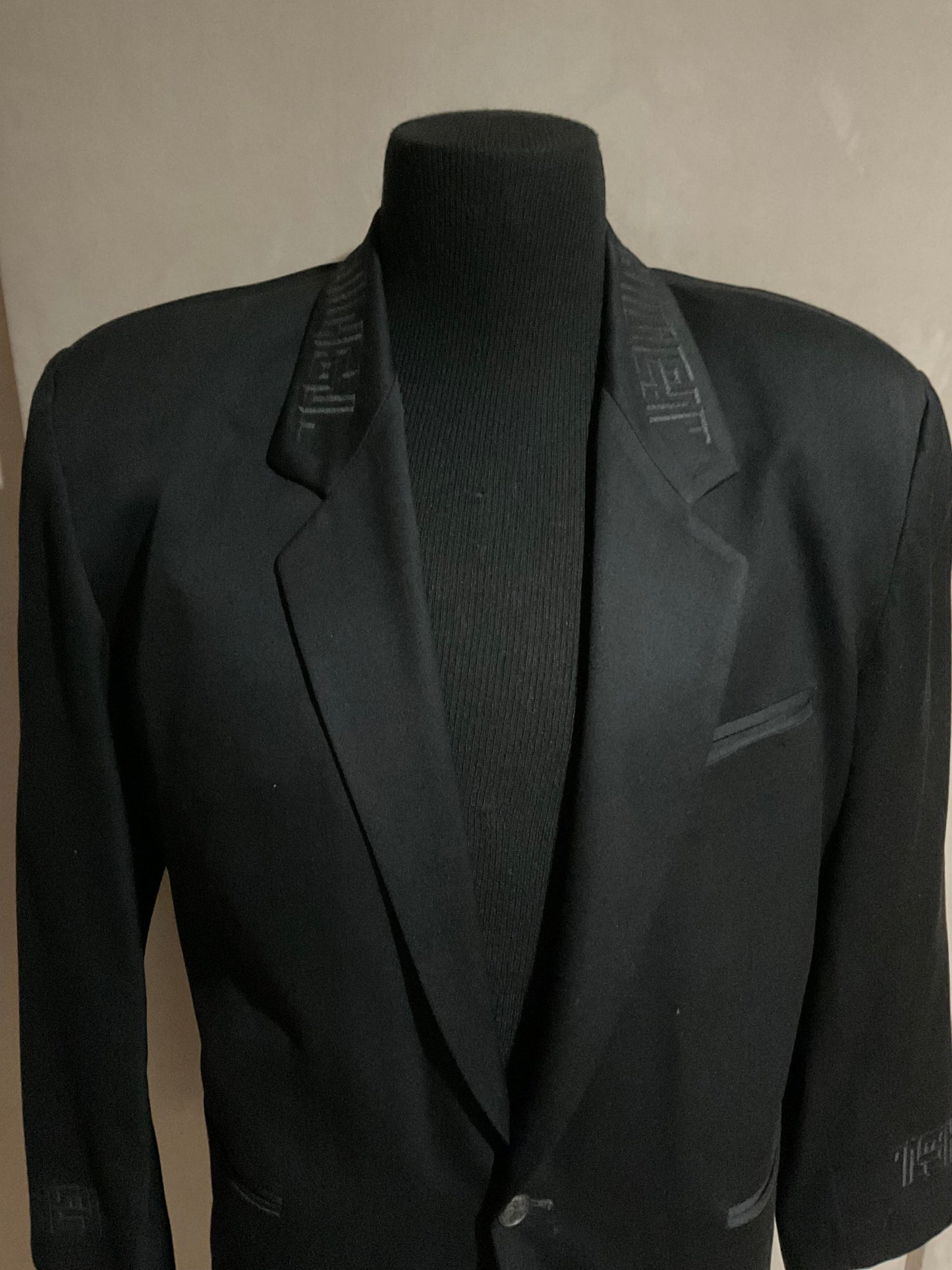 R P SUIT / BLACK EMBROIDERY DETAIL / 38 - 40 / MADE IN ITALY