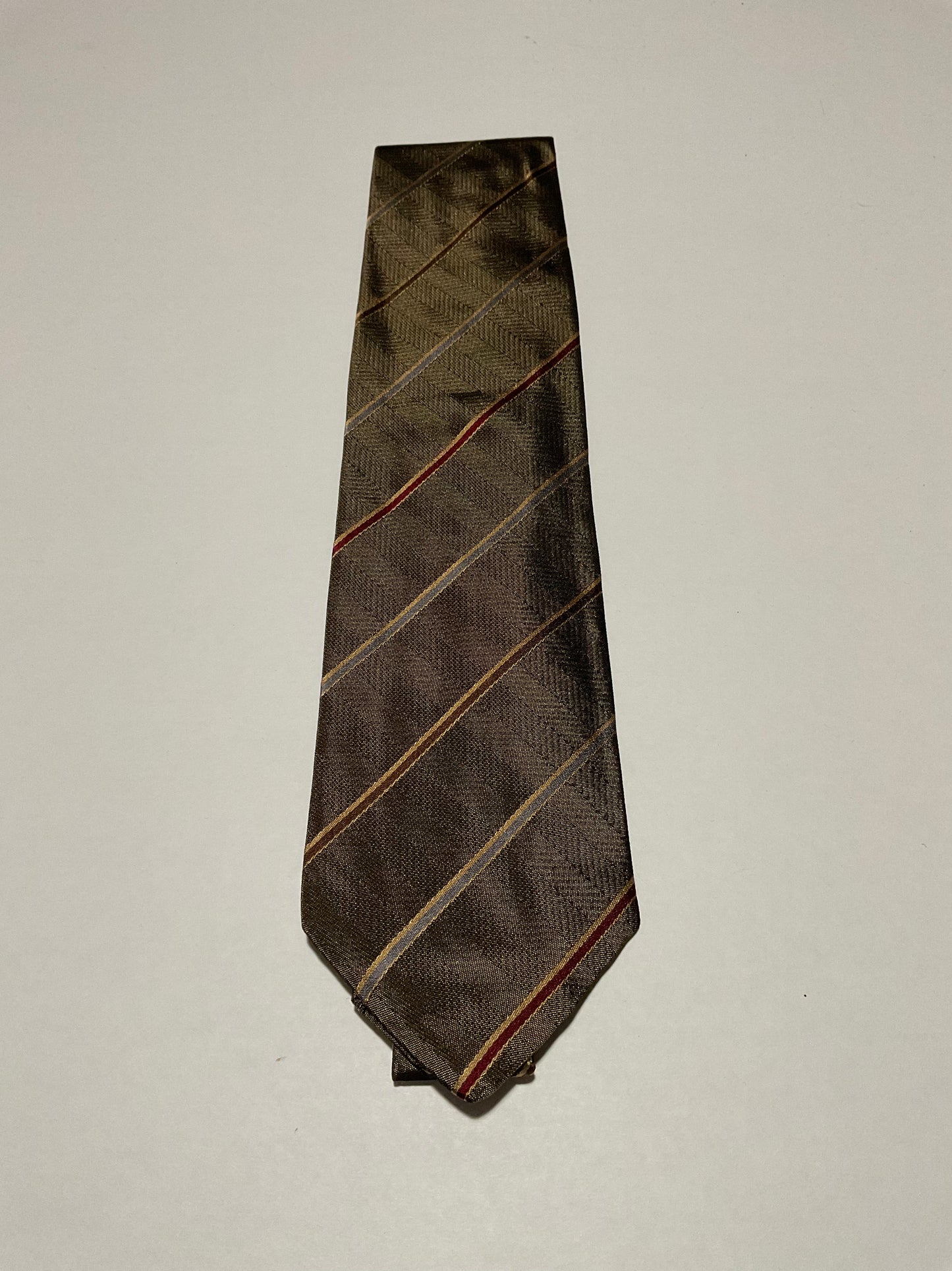 R P TIE / PURE SILK / NEW / APPX. 3 3/4” WIDE / HAND MADE IN ITALY