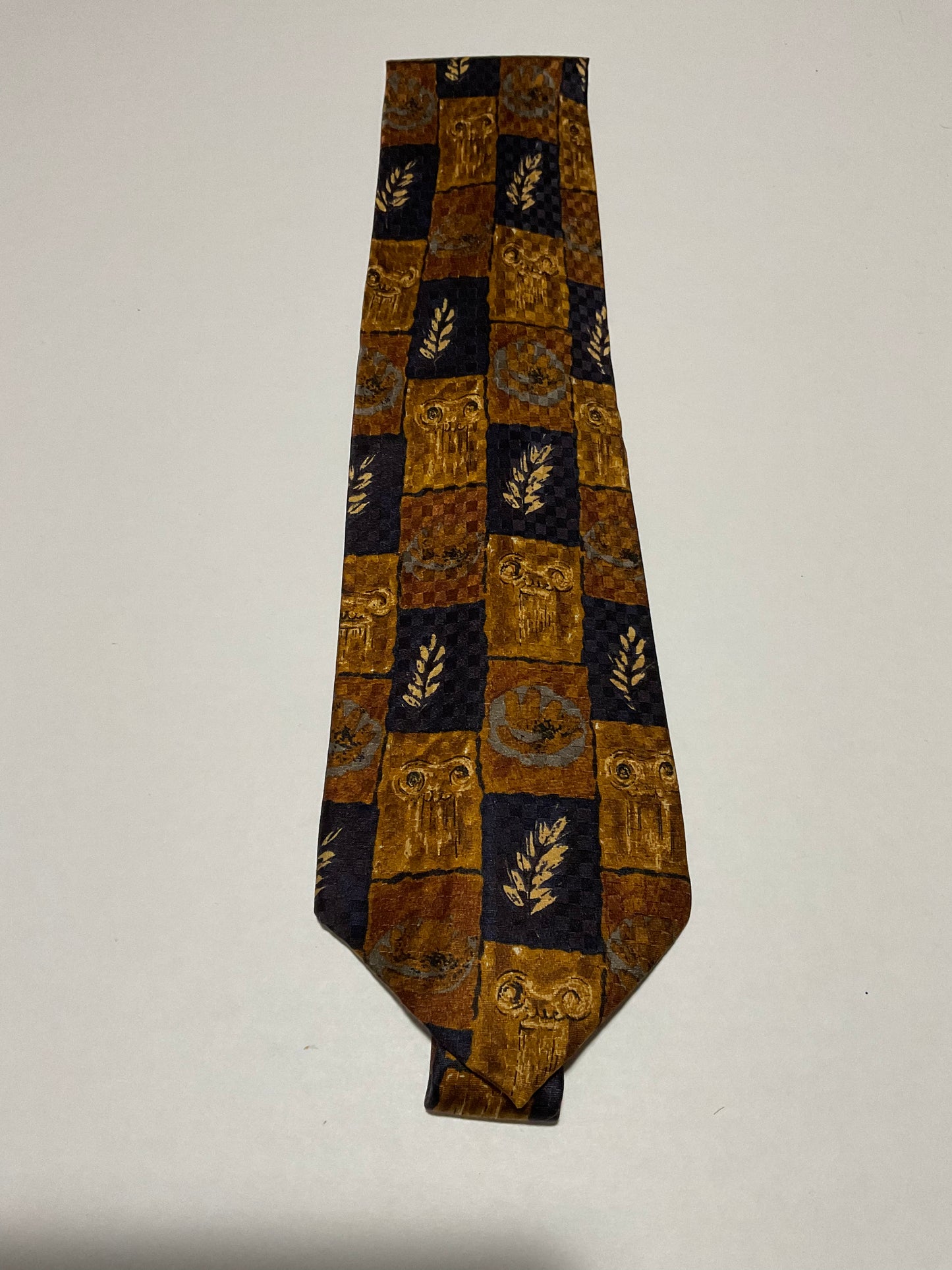R P TIE / PURE SILK / NEW / APPX. 3 3/4” WIDE / HAND MADE IN ITALY