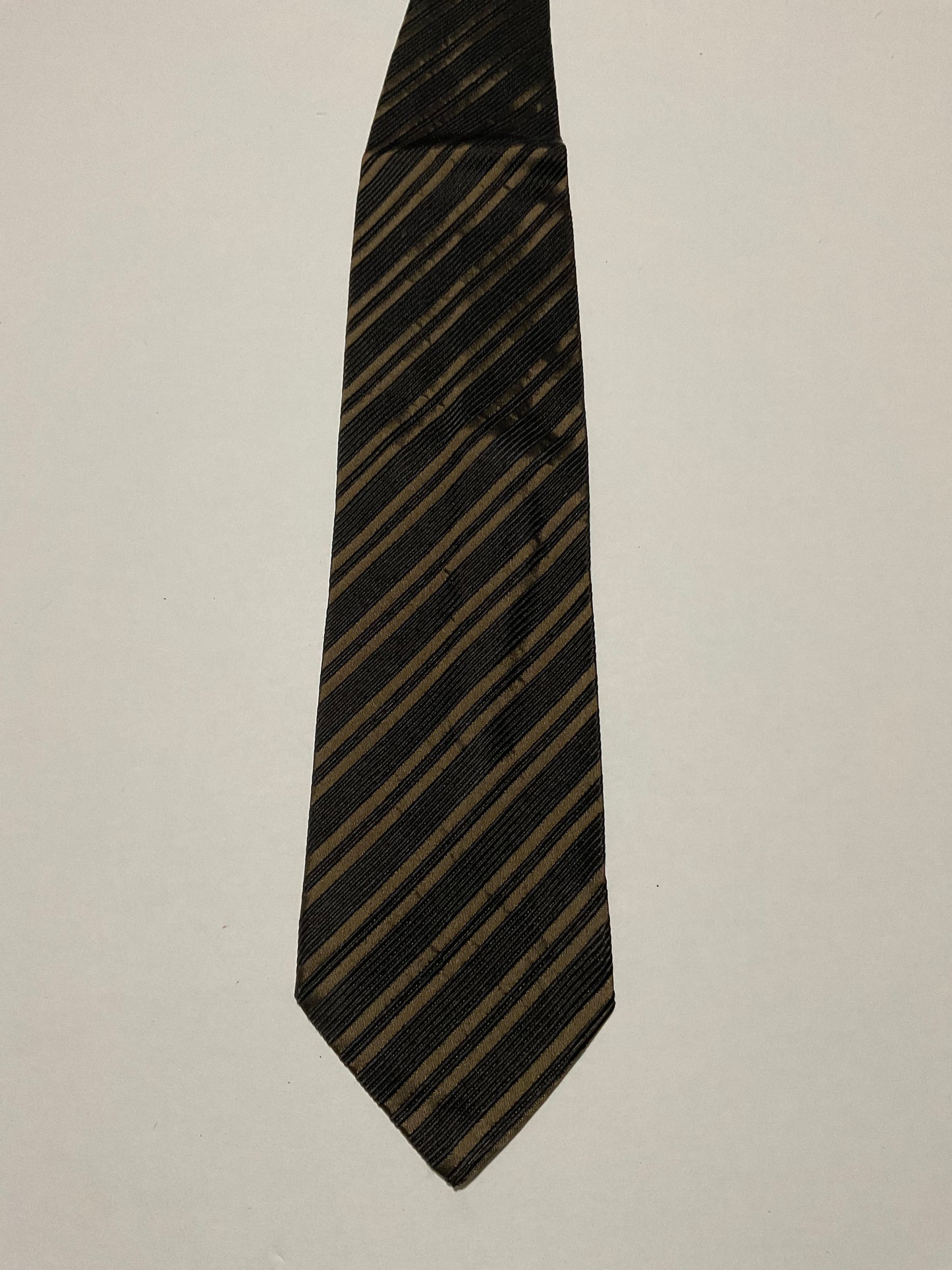 R P TIE / PURE SILK / NEW / APPX. 3 3/4” WIDE / HAND MADE IN ITALY