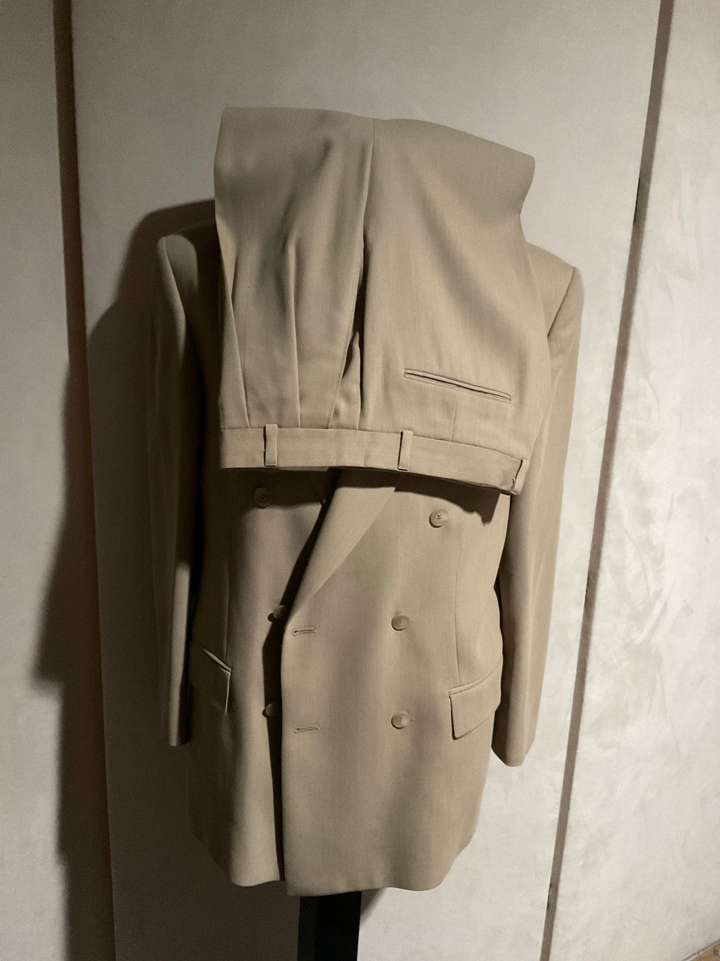 R P SUIT / DOUBLE BREASTED / CAMEL CREPE / 40 REG / MADE IN CANADA