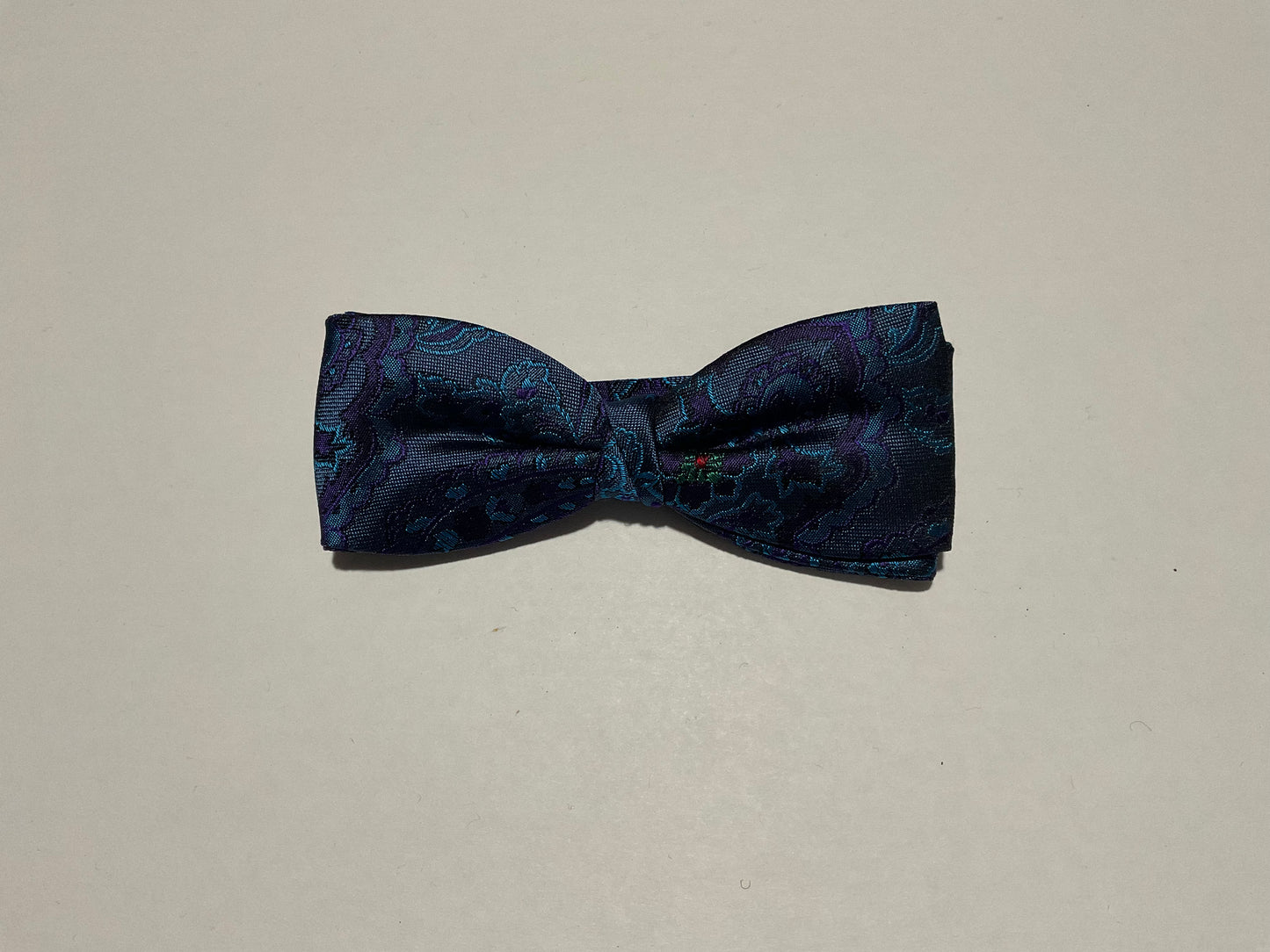 R P BOW TIE / PURE SILK / NEW / PRE-TIED / HAND MADE IN ITALY