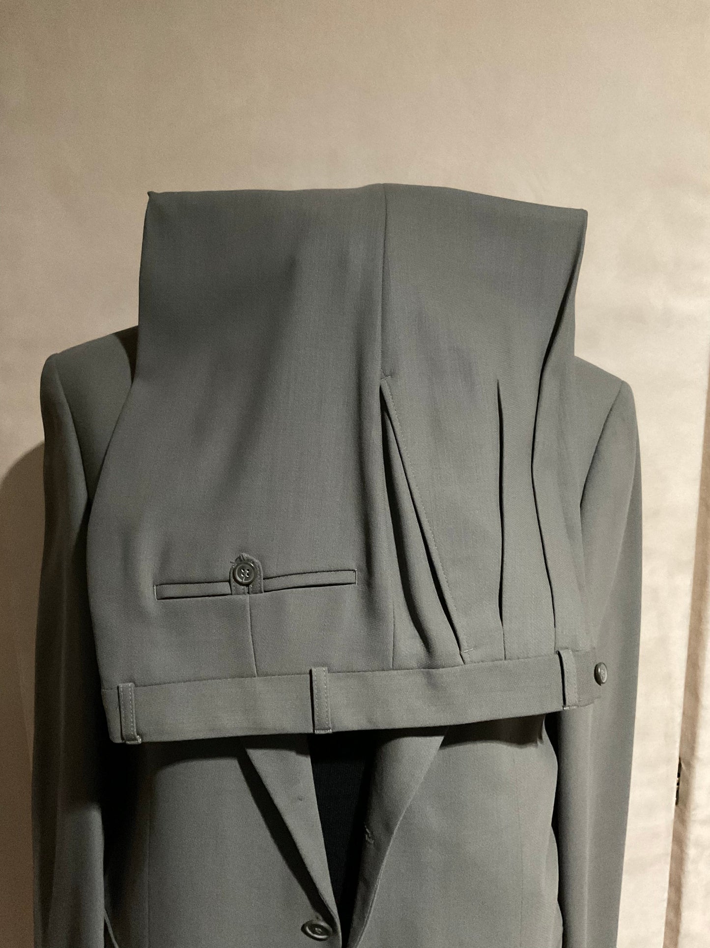 R P SUIT / OLIVE CREPE / 40 REGULAR / MADE IN EUROPE