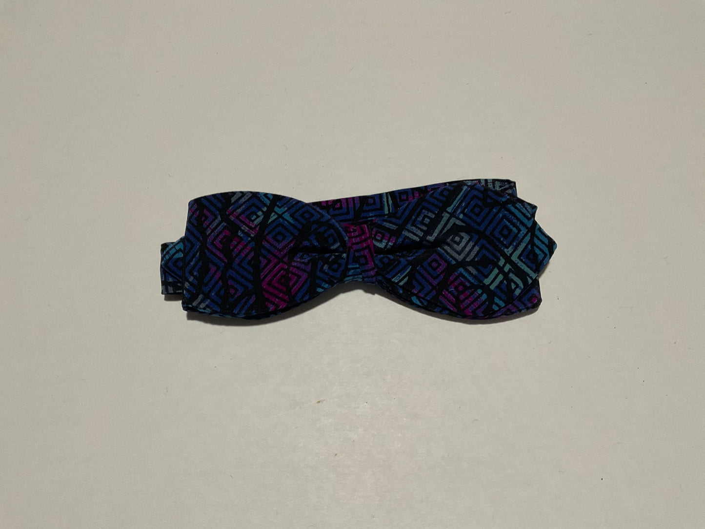 R P BOW TIE / PURE SILK / NEW / PRE-TIED / HAND MADE IN ITALY