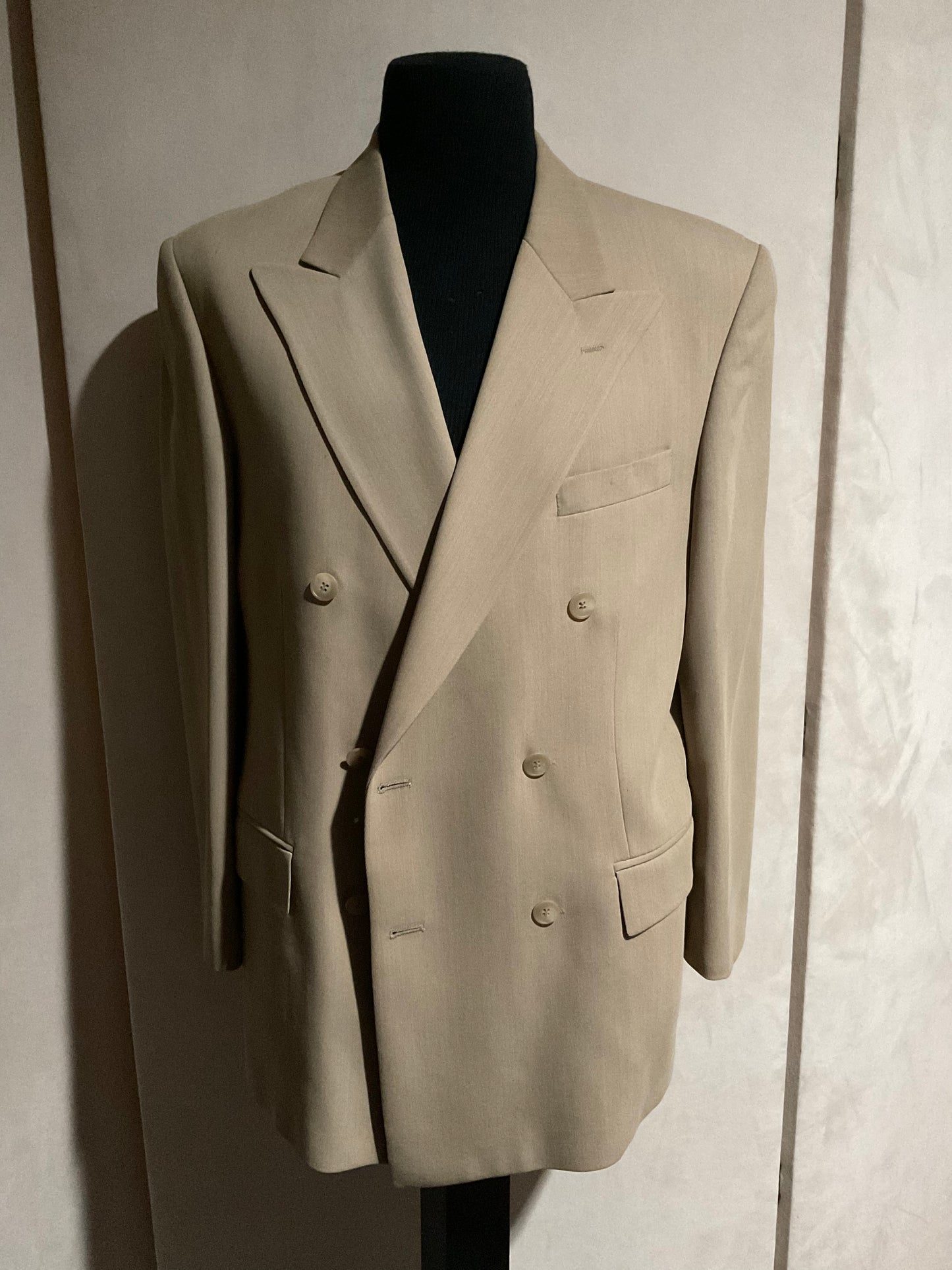 R P SUIT / DOUBLE BREASTED / CAMEL CREPE / 40 REG / MADE IN CANADA