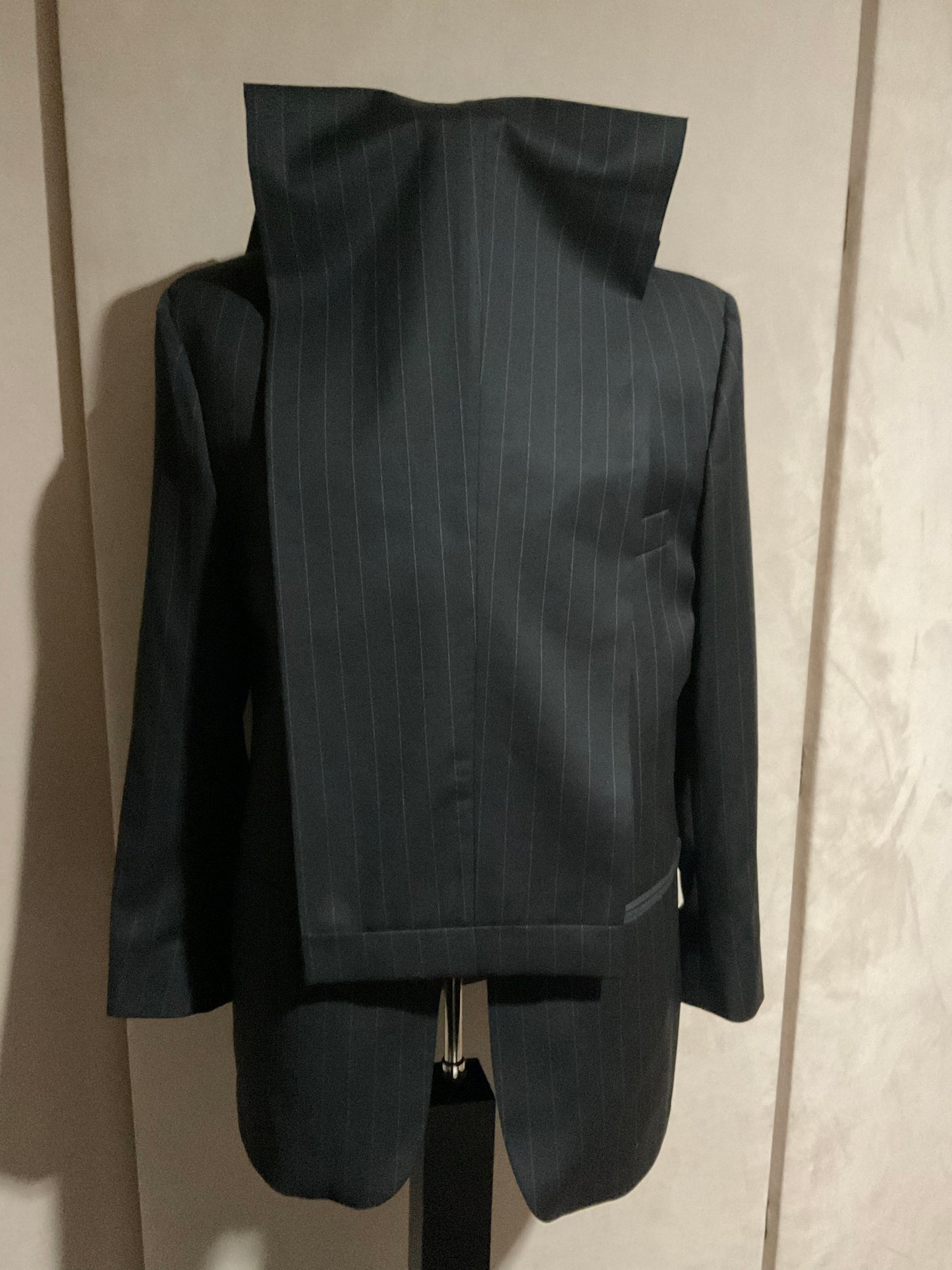 R P SUIT / BLACK STRIPE / 40 REG / MADE IN ITALY
