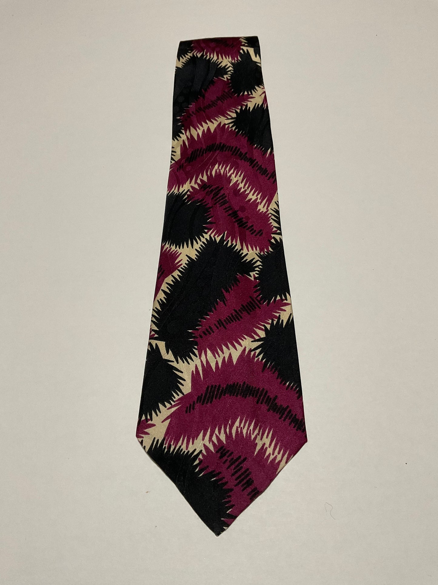 TIE / PURE SILK / NEW / APPX. 3 1/2” TO 3 3/4” WIDE / HAND MADE IN JAPAN