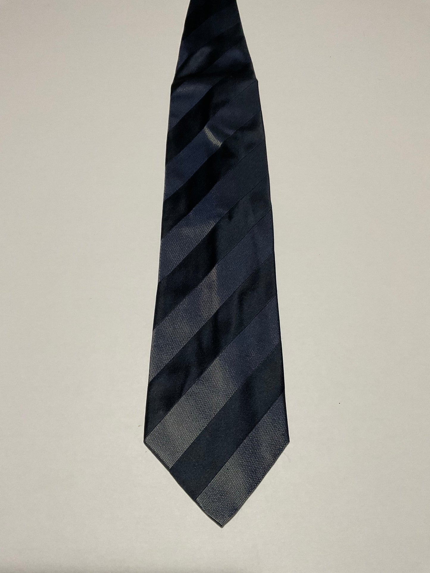 R P TIE / PURE SILK / NEW / APPX. 3 3/4” WIDE / HAND MADE IN ITALY