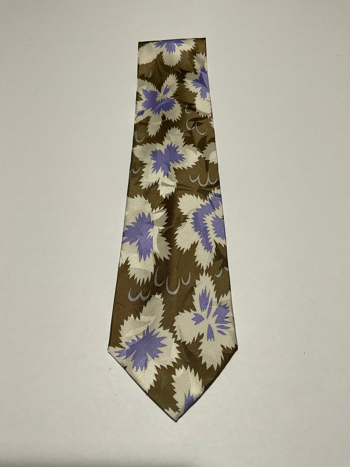 TIE / PURE SILK / NEW / APPX. 3 1/2” TO 3 3/4” WIDE / HAND MADE IN JAPAN