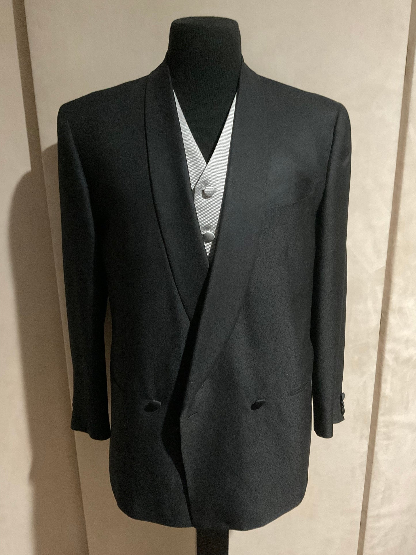 R P SILK VEST / SILVER / TUXEDO FORMAL / MEDIUM / HAND MADE IN CANADA