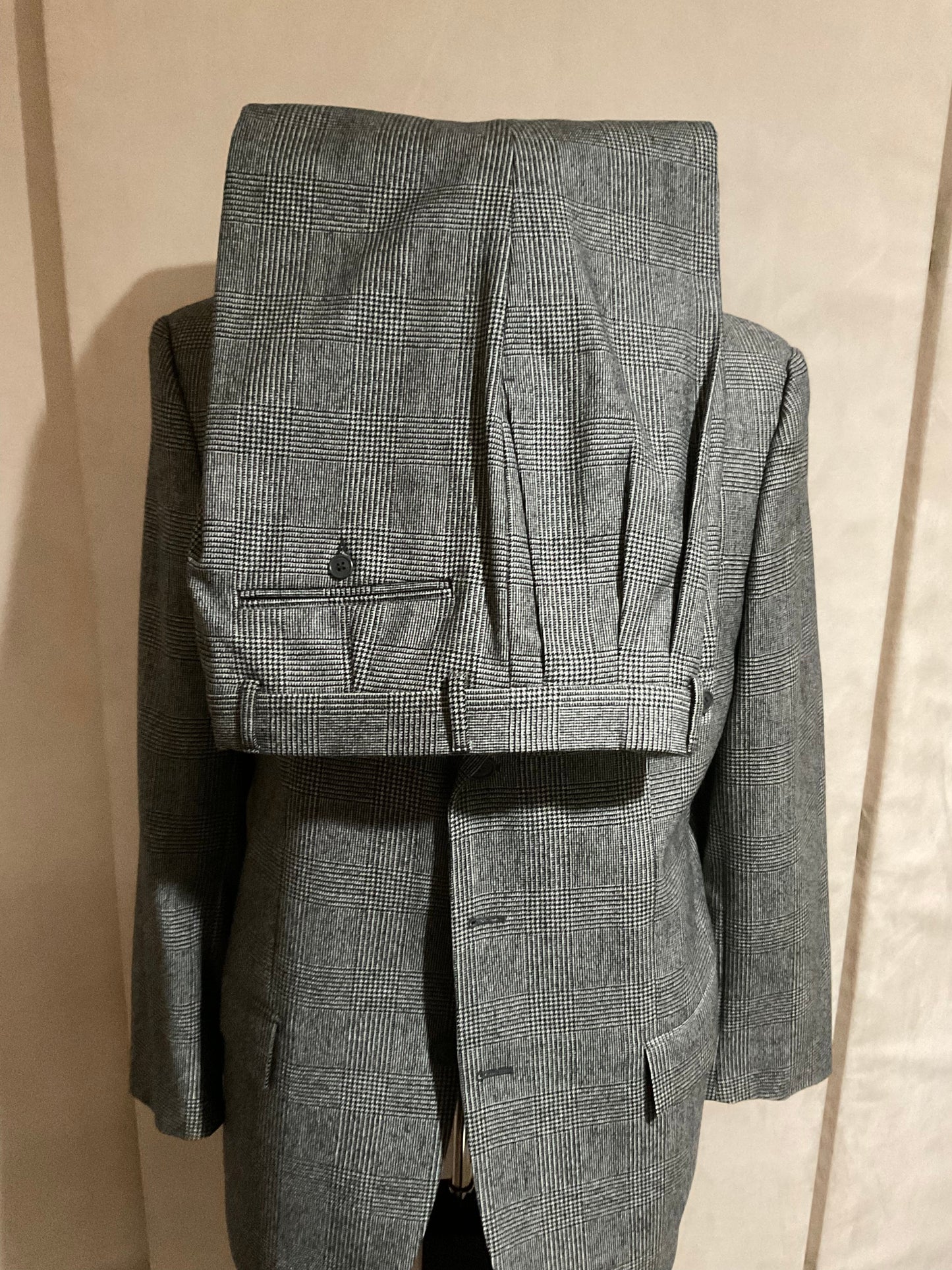 R P SUIT / BLACK & GREY GLEN PLAID / 40 REG / MADE IN ITALY