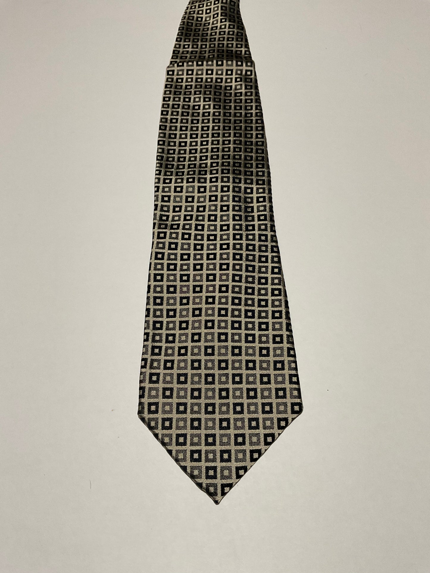 R P TIE / PURE SILK / NEW / APPX. 3 3/4” WIDE / HAND MADE IN ITALY