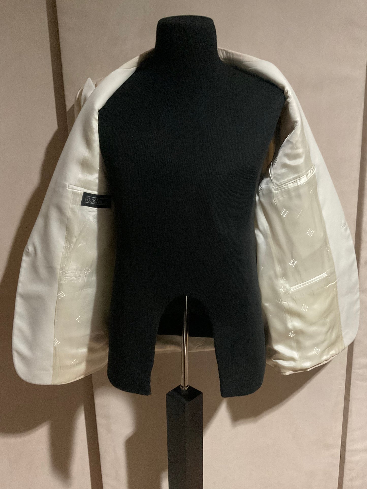 R P TUXEDO FORMAL DINNER JACKET / GIVENCHY / IVORY DUPIONI SILK / 40