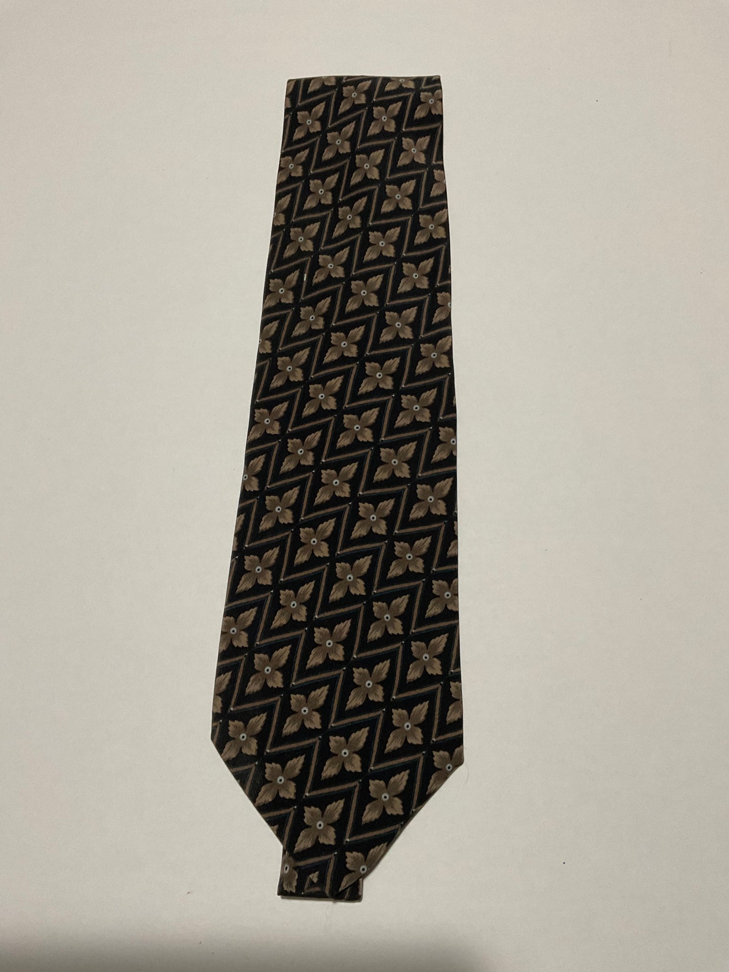 R P TIE / PURE SILK / NEW / APPX. 3 3/4” WIDE / HAND MADE IN ITALY