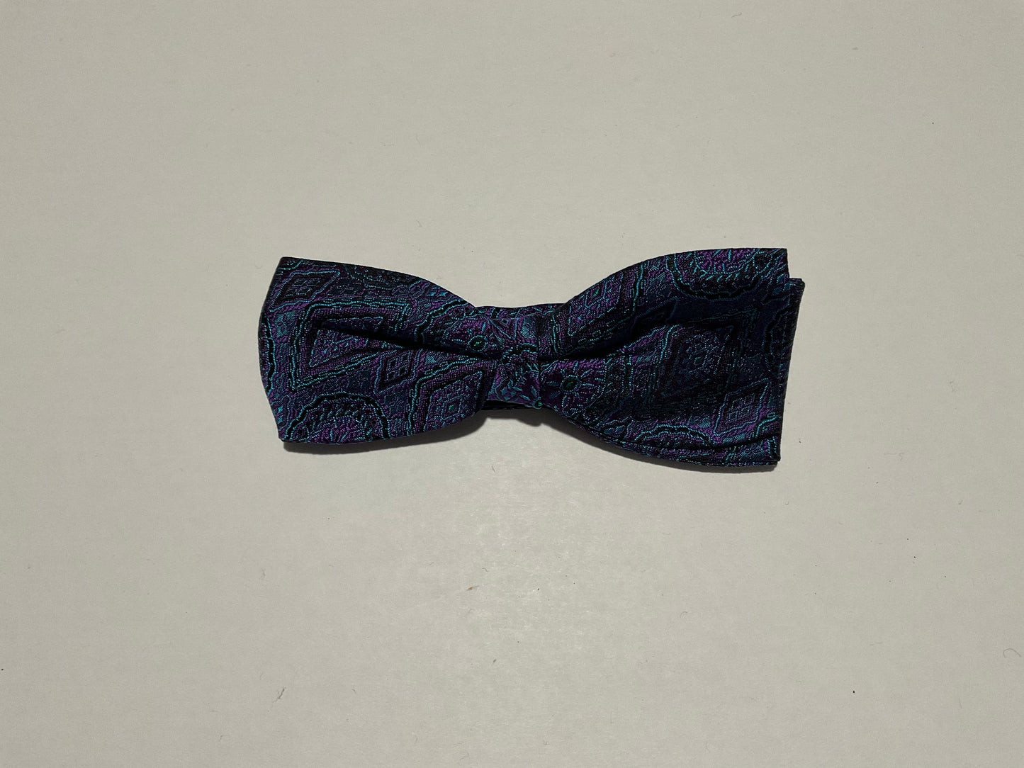 R P BOW TIE / PURE SILK / NEW / PRE-TIED / HAND MADE IN ITALY