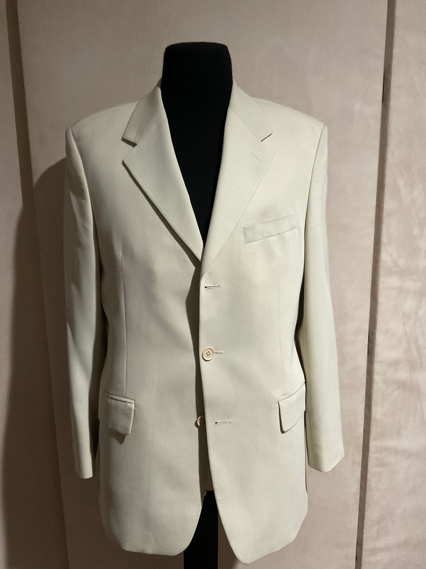 R P SUIT / CREAM / 40 REG / MADE IN CANADA