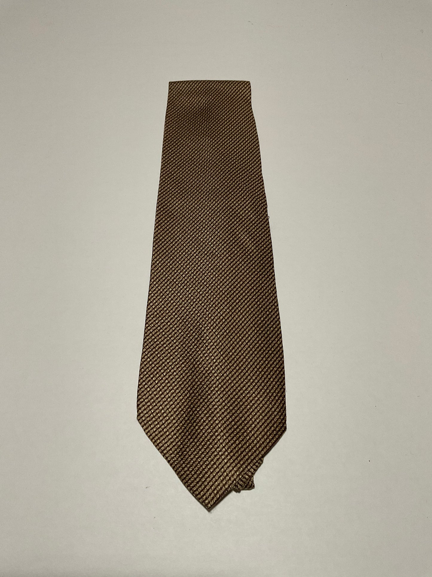 R P TIE / PURE SILK / NEW / APPX. 3 3/4” WIDE / HAND MADE IN ITALY