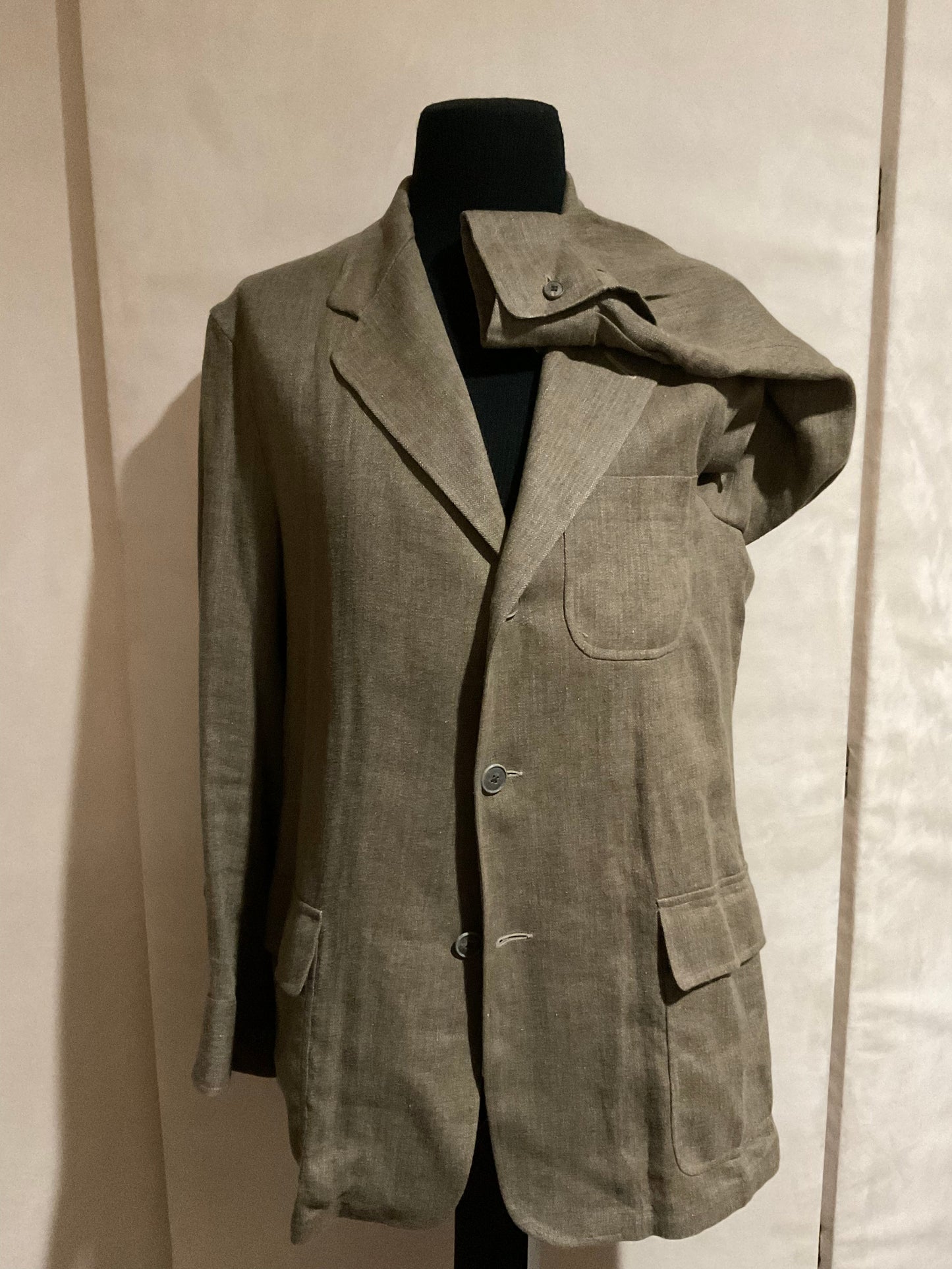 R P SUIT / OLIVE LINEN / UNCONSTRUCTED / MEDIUM - LARGE / MADE IN USA