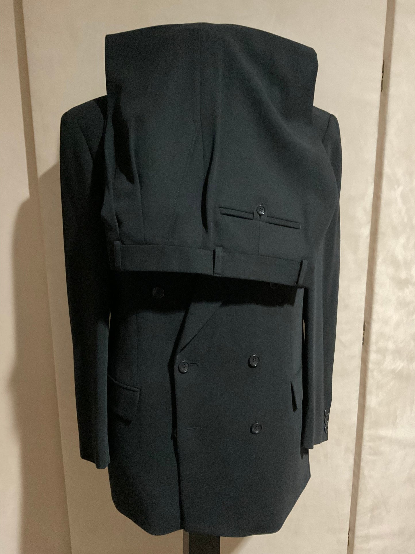 R P SUIT / DOUBLE BREASTED / BLACK CREPE / 40 REG OR LONG / MADE IN EUROPE