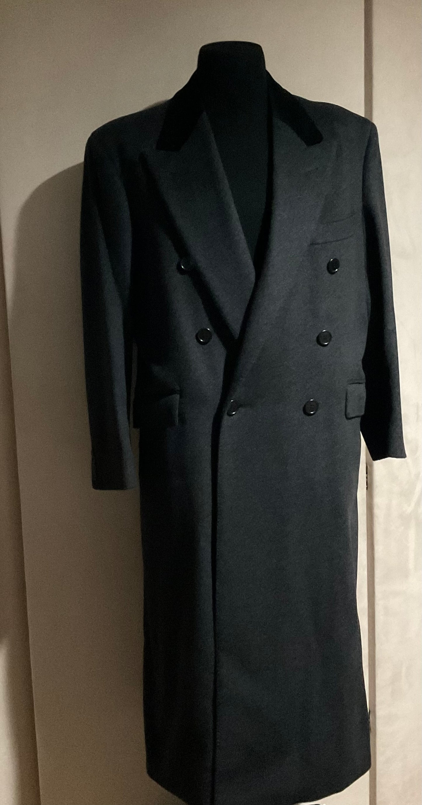R P OVERCOAT / GREY CASHMERE & WOOL / BLACK VELVET COLLAR / MADE IN ITALY / NEW / 40 / 42 / 44 OVERSIZED