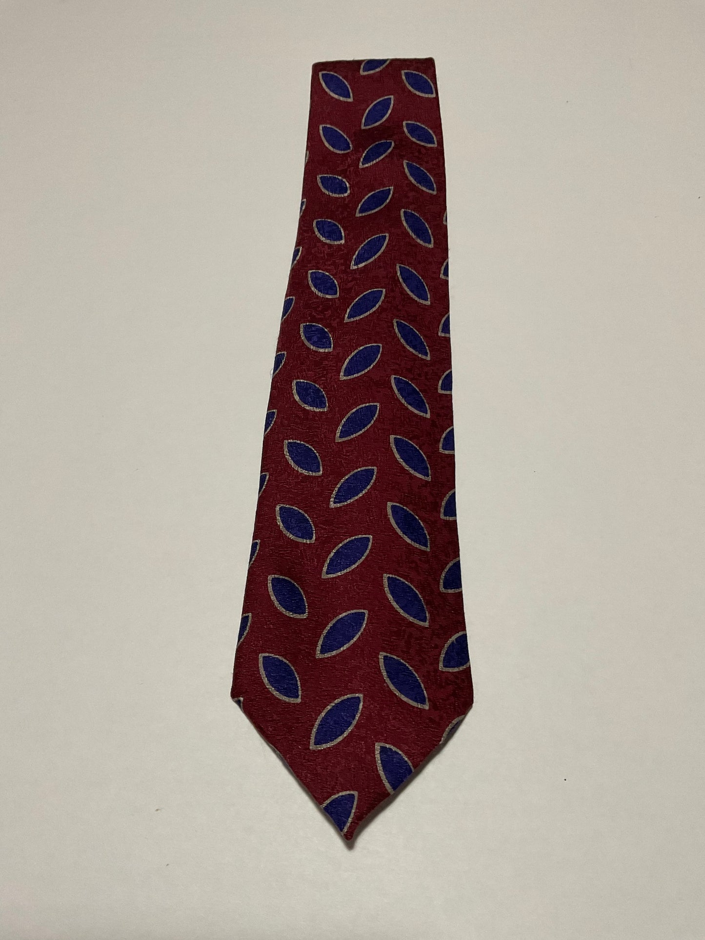 R P TIE / PURE SILK / NEW / APPX. 3 3/4” WIDE / HAND MADE IN ITALY