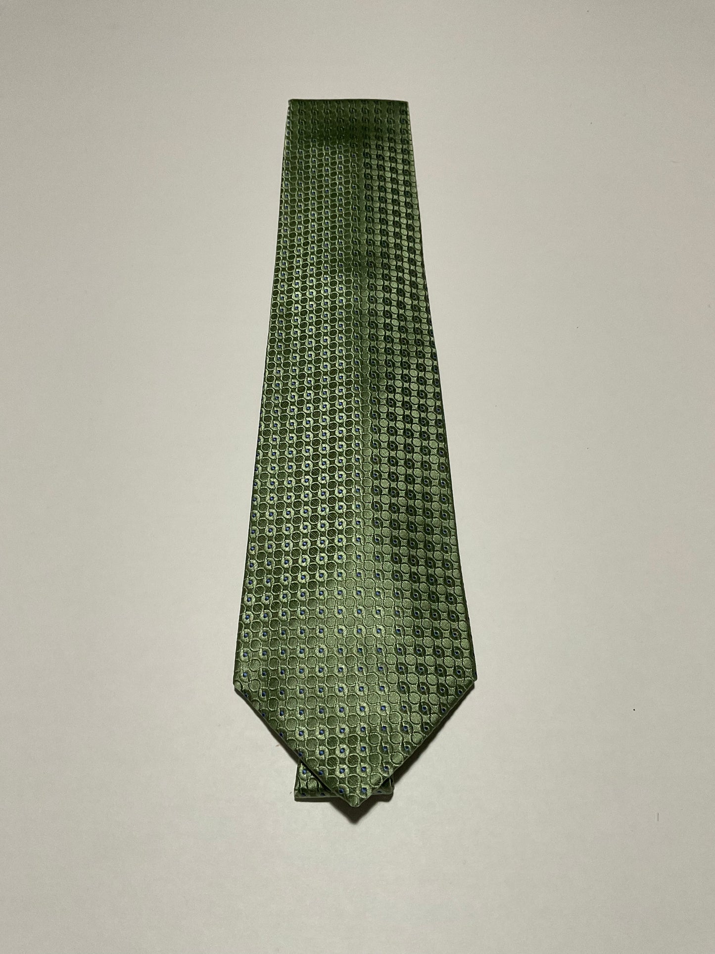 R P TIE / PURE SILK / NEW / APPX. 3 3/4” WIDE / HAND MADE IN ITALY