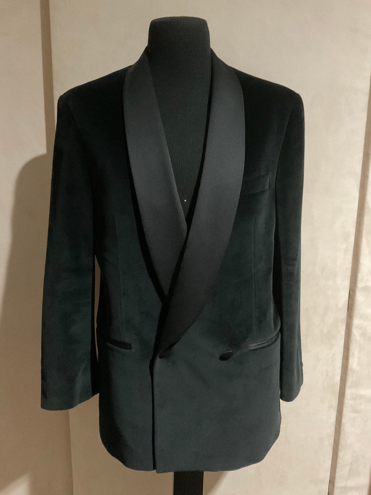 R P TUXEDO FORMAL DINNER JACKET / BLACK VELVET / DOUBLE BREASTED / 40 REG / MADE IN CANADA