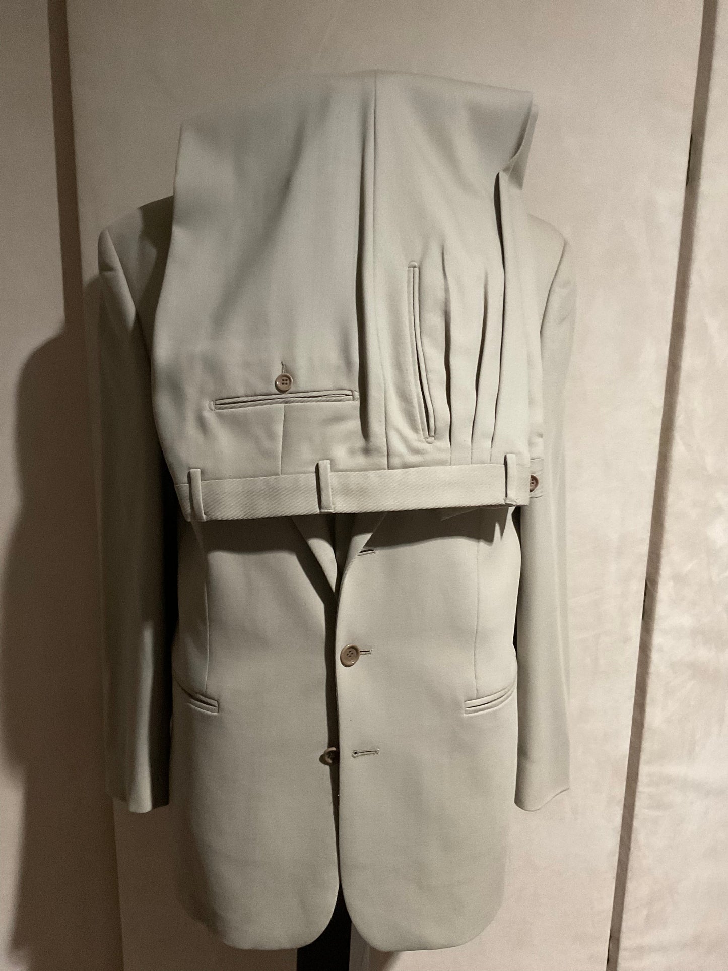 R P SUIT / TAN BEIGE / 3 PIECE VESTED / 40 REG / MADE IN ITALY