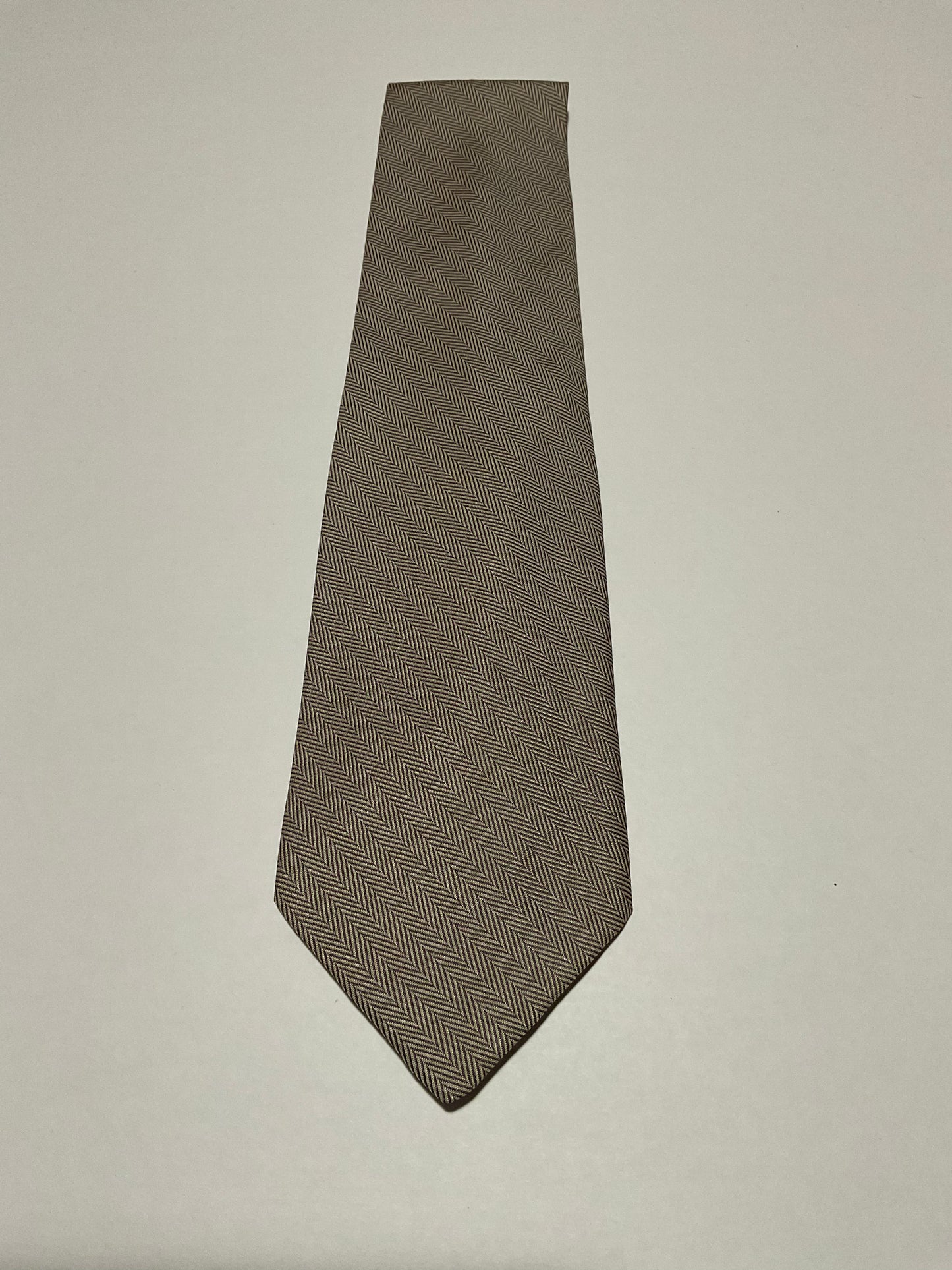 R P TIE / PURE SILK / NEW / APPX. 3 3/4” WIDE / HAND MADE IN ITALY