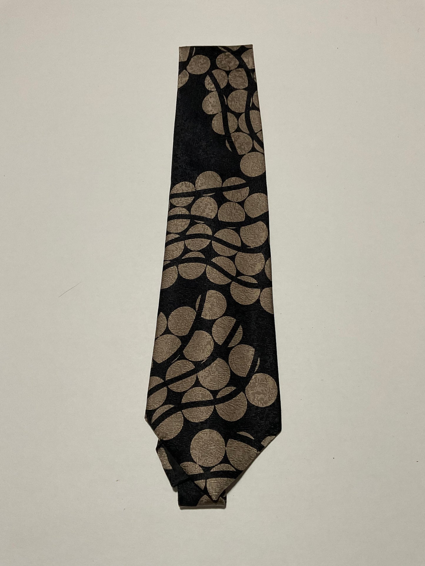 R P TIE / PURE SILK / NEW / APPX. 3 3/4” WIDE / HAND MADE IN ITALY