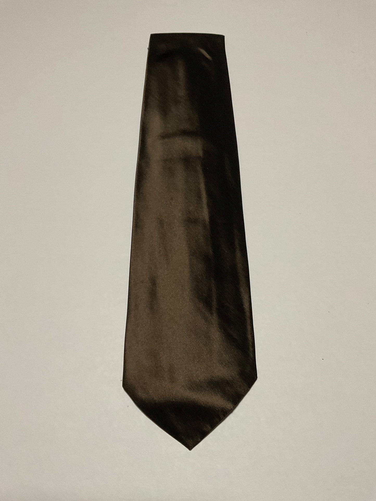 R P TIE / PURE SILK / NEW / APPX. 3 3/4” WIDE / HAND MADE IN ITALY