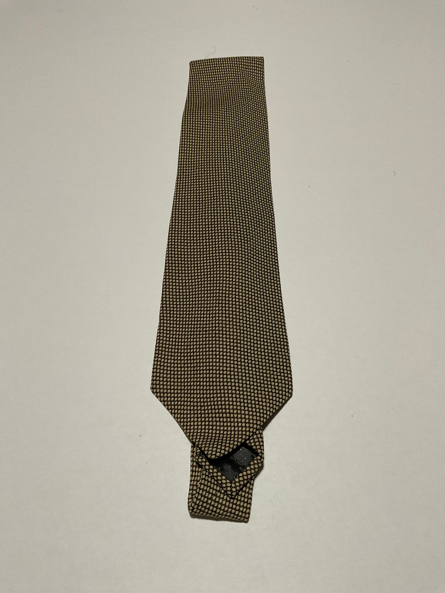 R P TIE / PURE SILK / NEW / APPX. 3 3/4” WIDE / HAND MADE IN ITALY