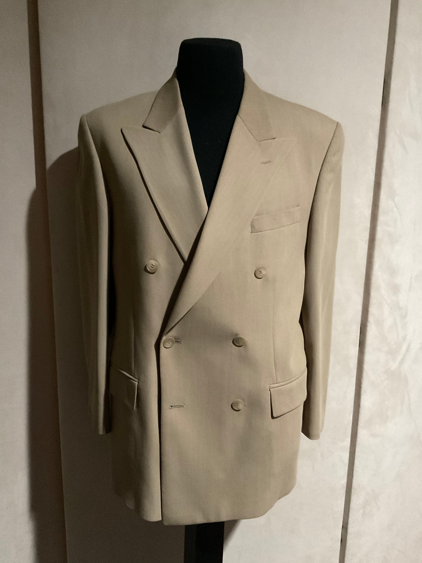 R P SUIT / DOUBLE BREASTED / CAMEL CREPE / 40 REG / MADE IN CANADA