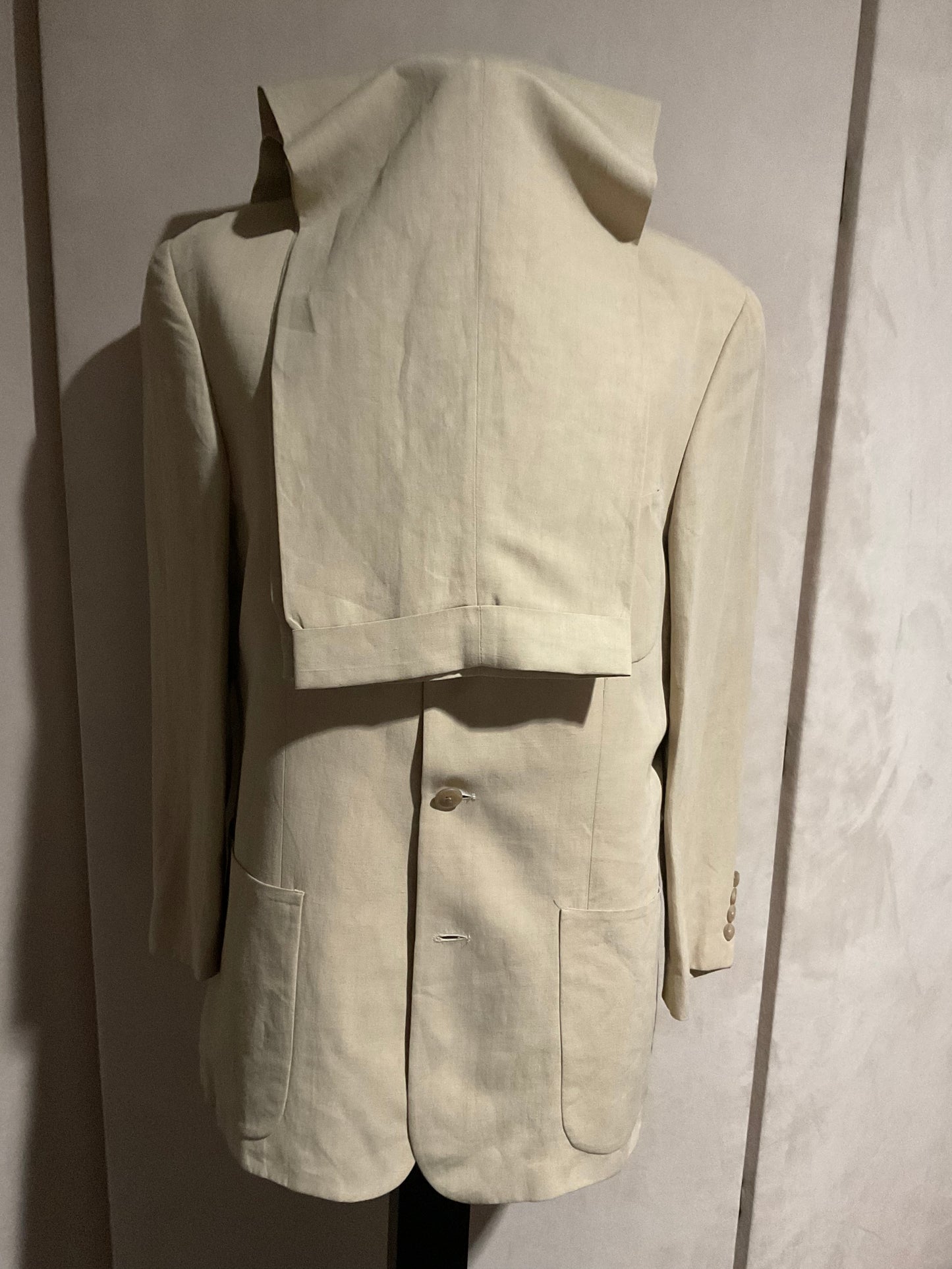 R P SUIT / CAMEL LINEN / 40 REG / MADE IN CANADA