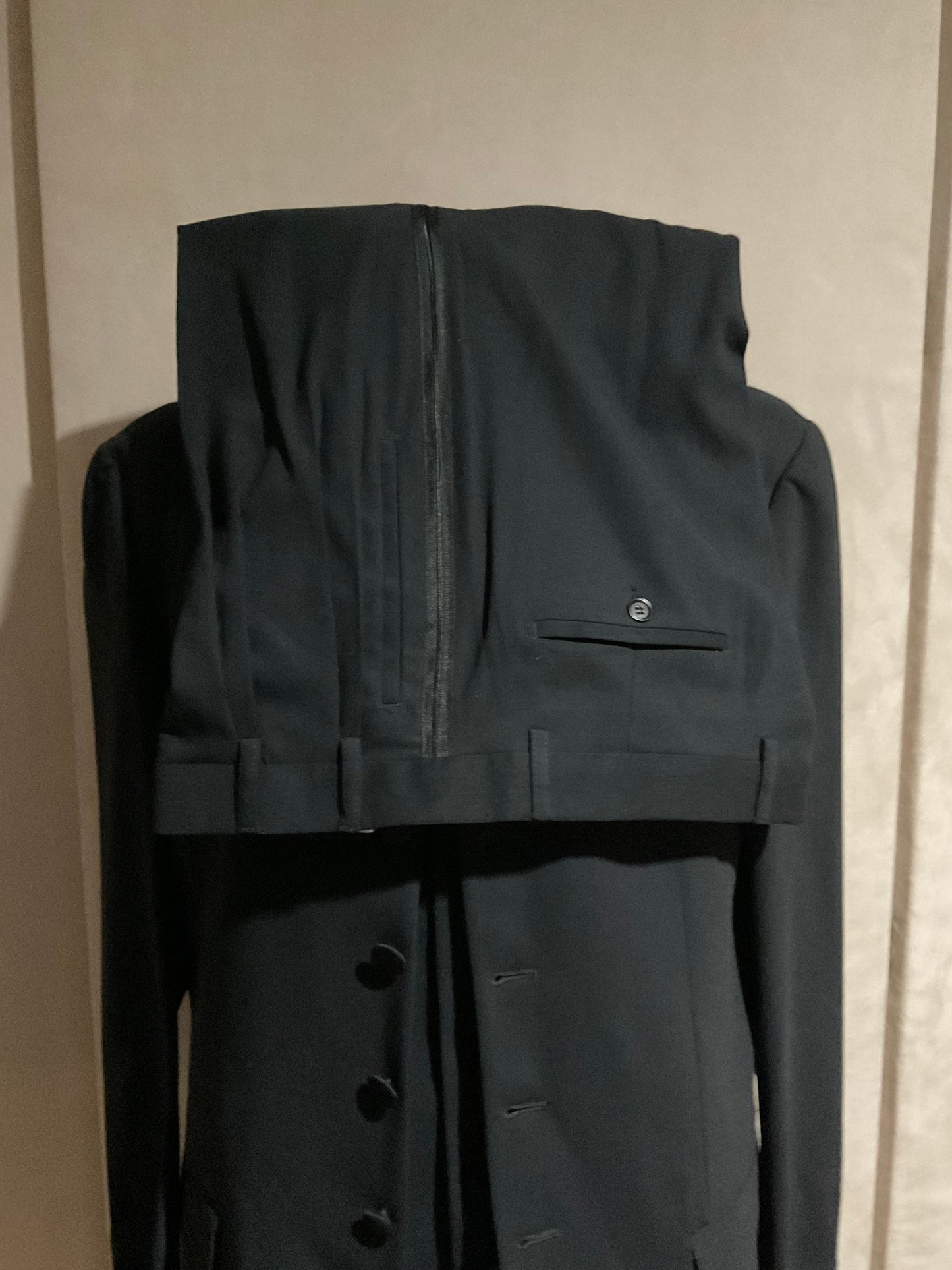 R P TUXEDO & VEST / 7 BUTTON BLACK CREPE / NEW / 42 REG OR LONG / MADE IN ITALY