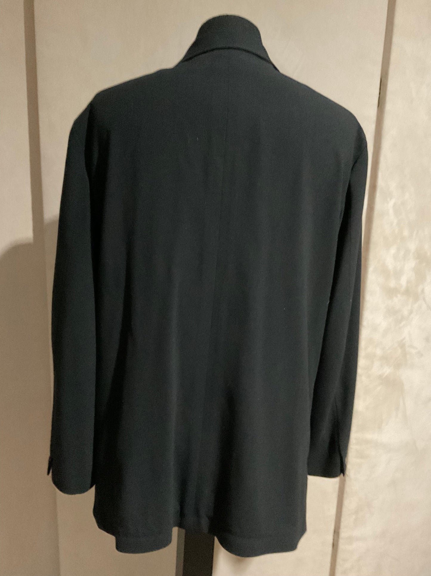 R P SUIT / BLACK CREPE 4 BUTTON / UNCONSTRUCTED / MEDIUM - LARGE / MADE IN USA