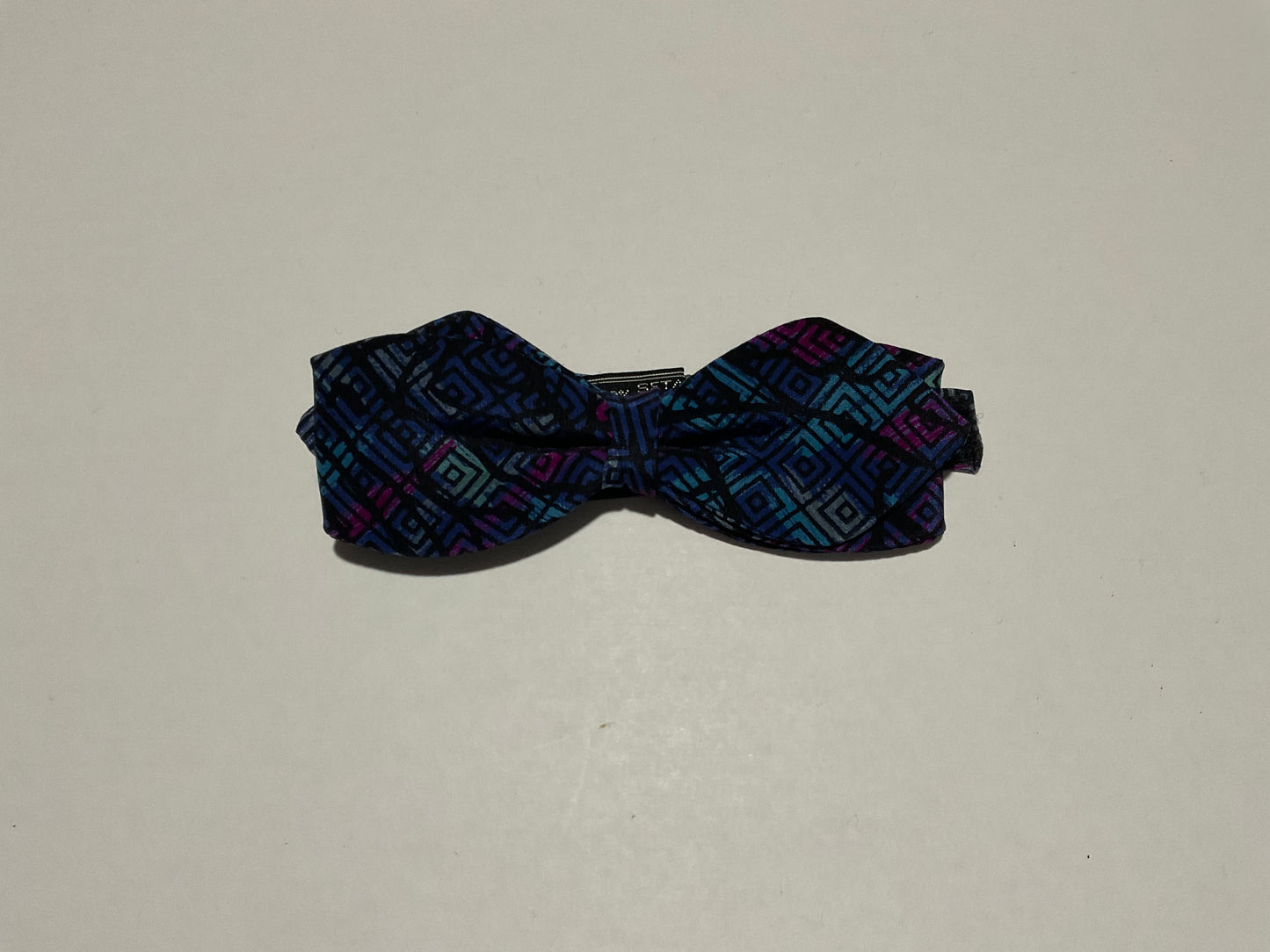 R P BOW TIE / PURE SILK / NEW / PRE-TIED / HAND MADE IN ITALY