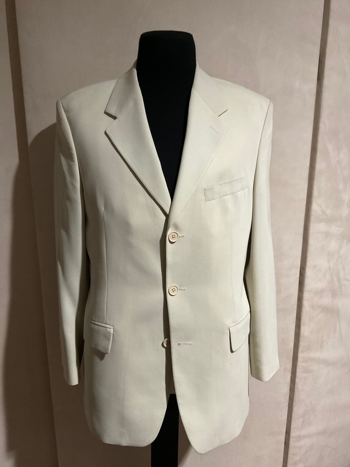 R P SUIT / CREAM / 40 REG / MADE IN CANADA