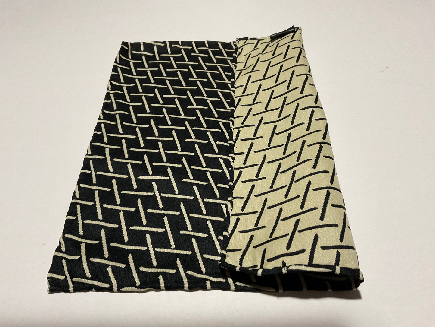 R P POCKET SQUARE / PURE SILK / NEW / HAND MADE IN ITALY