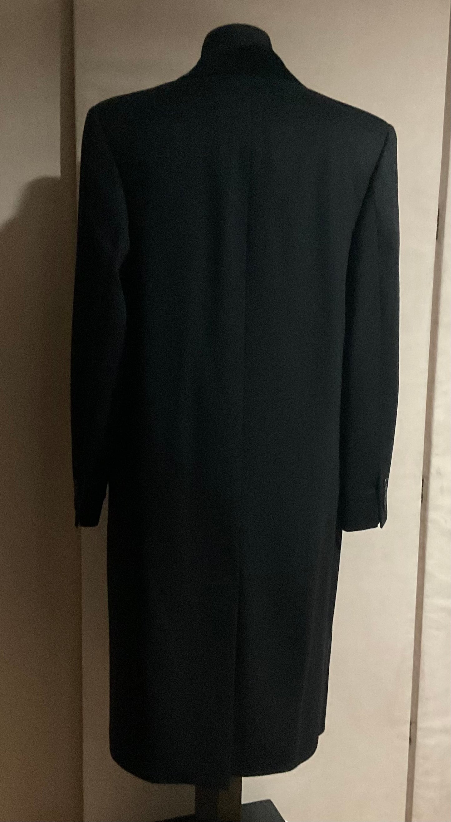 R P OVERCOAT / BLACK / PURE CASHMERE / BLACK VELVET COLLAR / DOUBLE BREASTED / MADE IN CANADA / NEW / 42 / 44