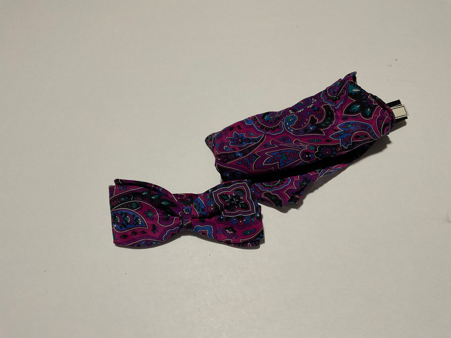 R P BOW TIE AND POCKET SILK SET / PURE SILK / NEW / PRE-TIED / HAND MADE IN ITALY