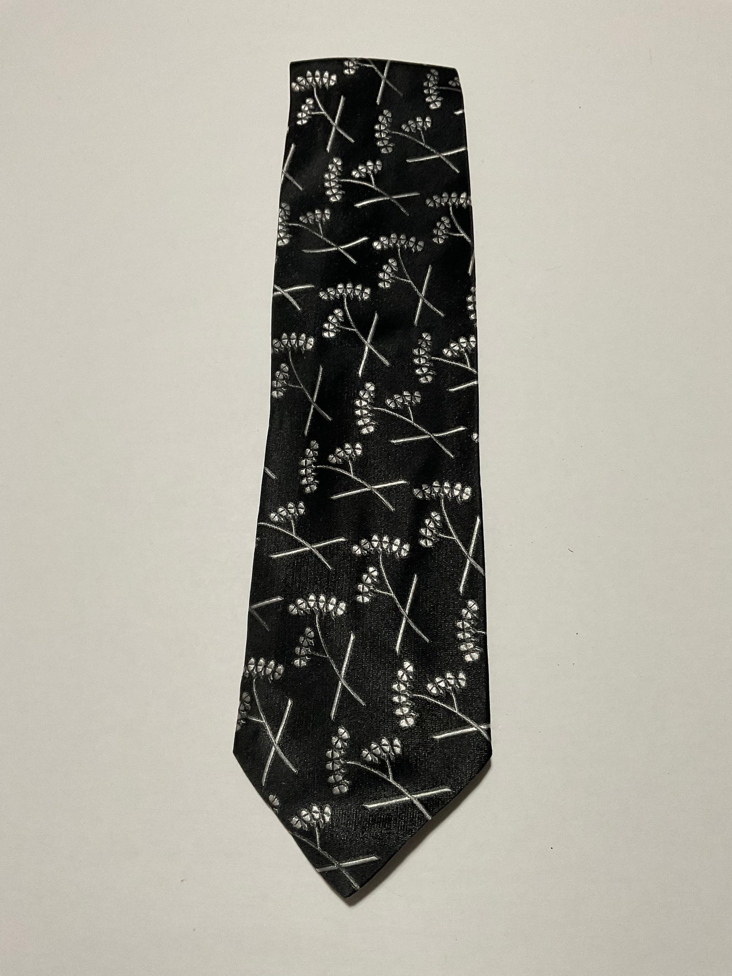 R P TIE / PURE SILK / NEW / APPX. 3 3/4” WIDE / HAND MADE IN ITALY
