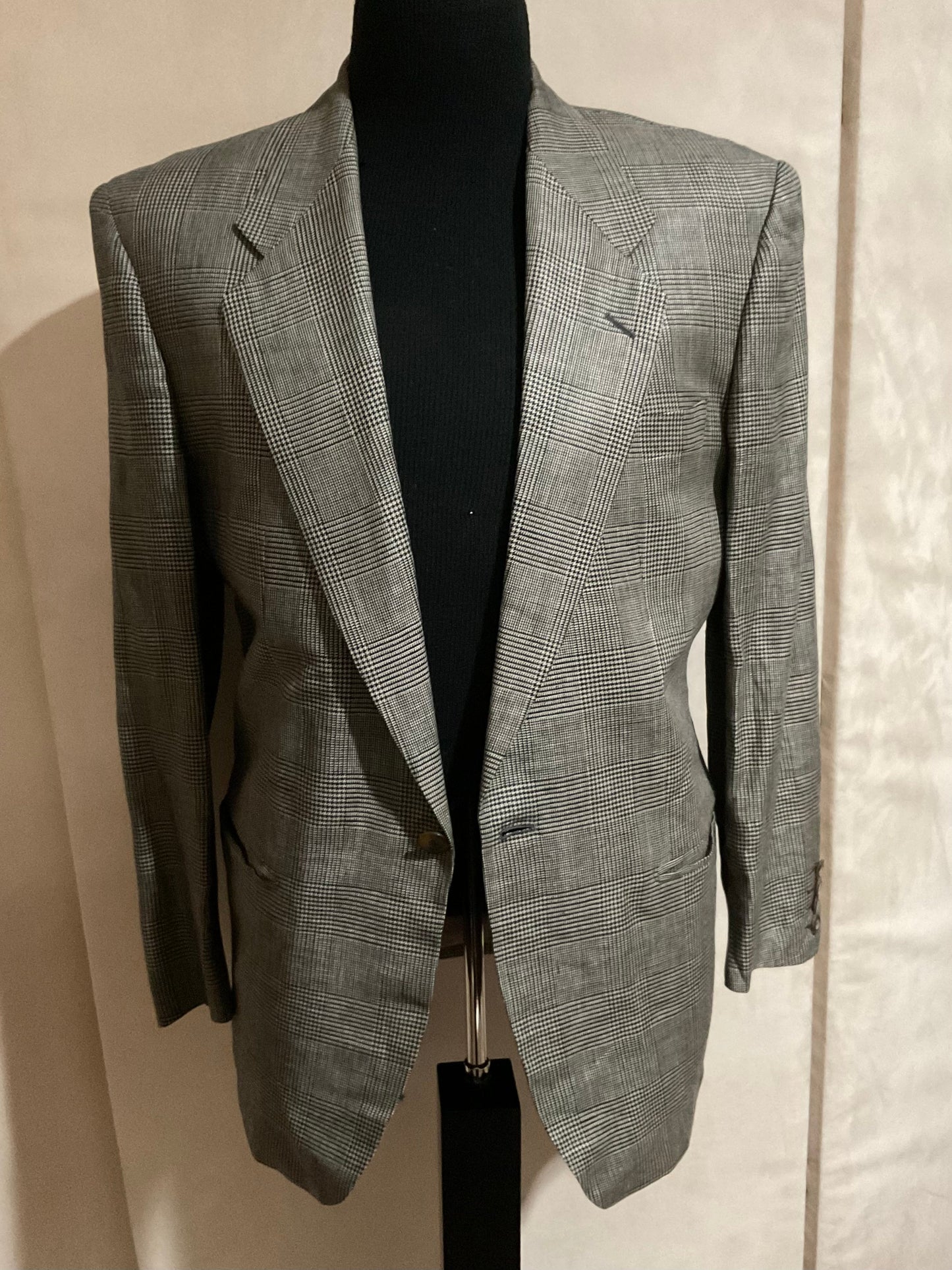 R P SUIT / BLACK & TAUPE GLEN PLAID IRISH LINEN / 38 REG / MADE IN ITALY