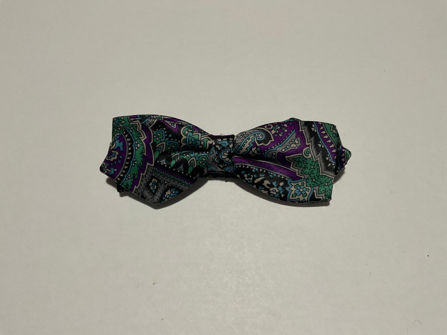 R P BOW TIE / PURE SILK / NEW / PRE-TIED / HAND MADE IN ITALY