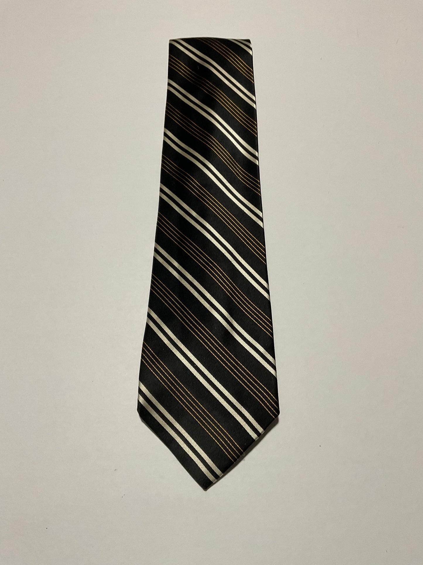 R P TIE / PURE SILK / NEW / APPX. 3 3/4” WIDE / HAND MADE IN ITALY