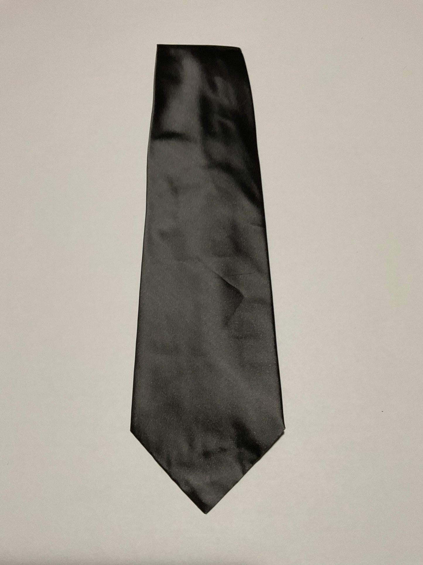 R P TIE / PURE SILK / NEW / APPX. 3 3/4” WIDE / HAND MADE IN ITALY