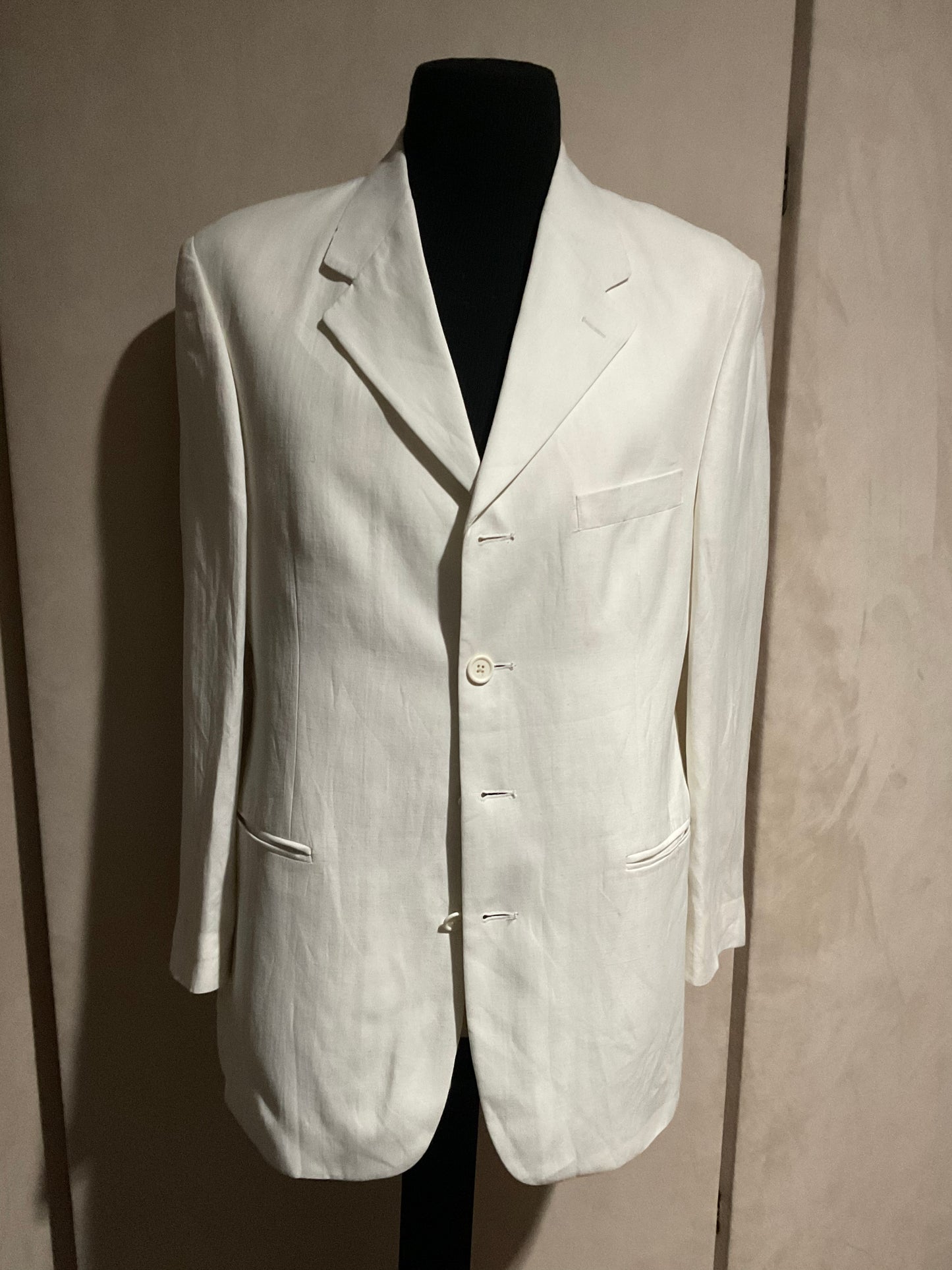 R P SUIT / WHITE LINEN / 40 REG / 4 BUTTON / NEW / MADE IN CANADA