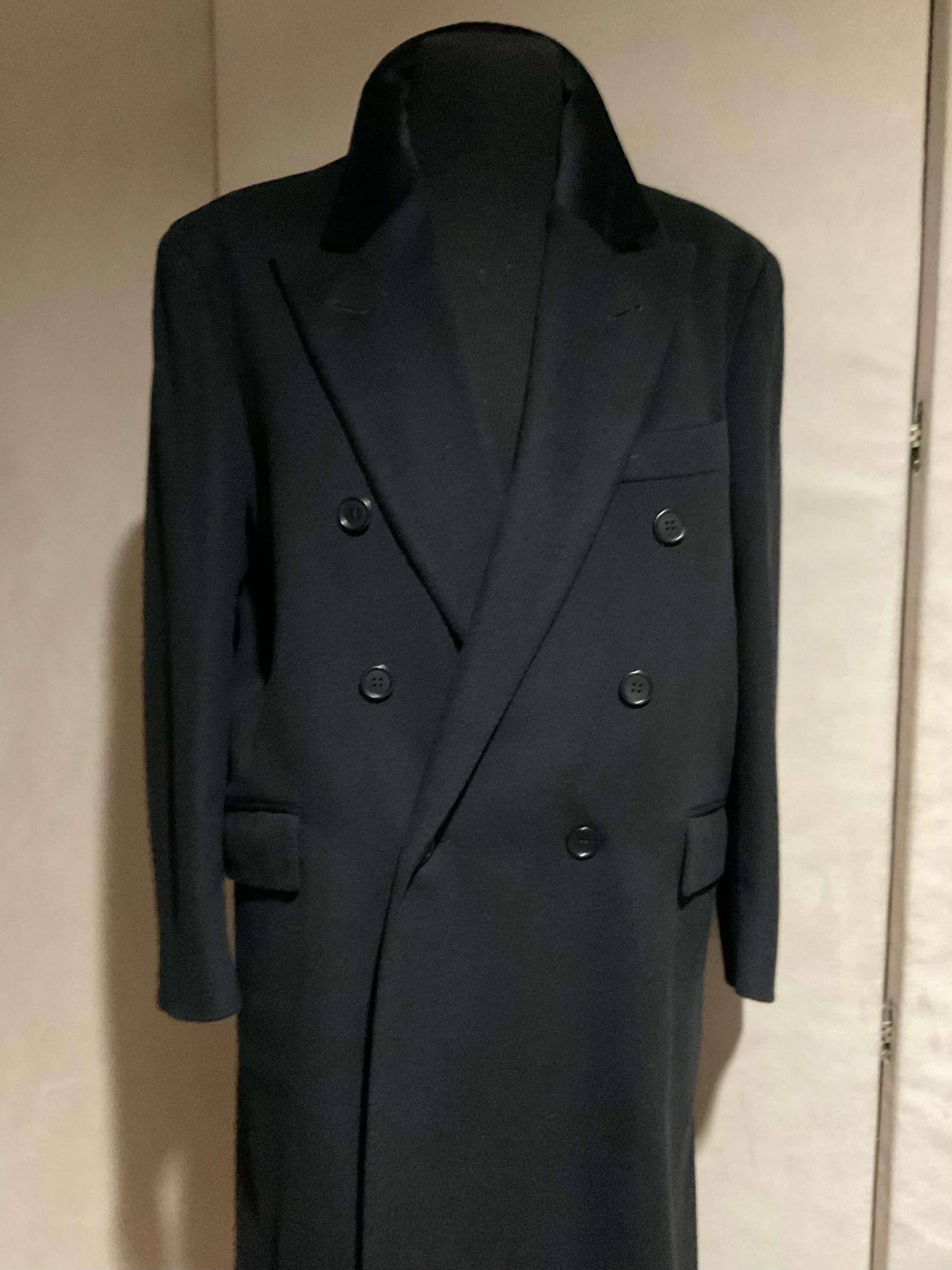 Black overcoat with outlet velvet collar